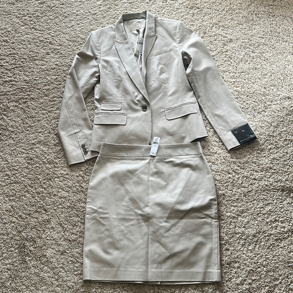 Banana Republic Jackets & Blazers - Banana Republic Suit coat and Skirt New with tags